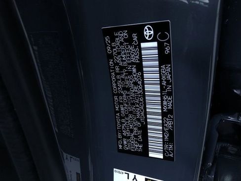 New 2026 Toyota Prius Plug-In Hybrid FWD image 32
