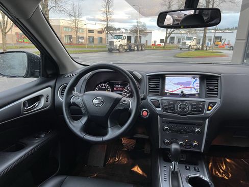 Used 2019 Nissan Pathfinder SL image 13