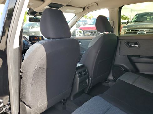 Used 2023 Nissan Rogue SV image 14