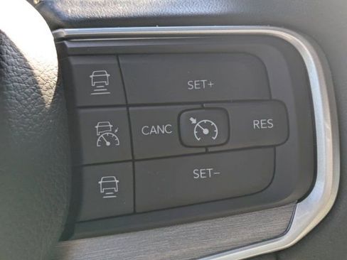 Used 2025 Jeep Wagoneer L Series II image 22