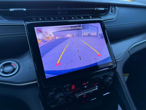 New 2025 Jeep Grand Cherokee Limited w/ Black Appearance Package image 19