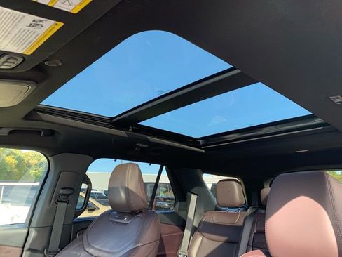 Certified 2025 Ford Explorer Platinum image 30