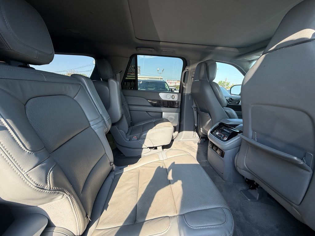 Used 2021 Lincoln Navigator L Reserve w/ Luxury Package AWD/4WD image 20