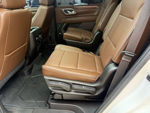 Used 2021 Chevrolet Tahoe High Country w/ Premium Package AWD/4WD image 14