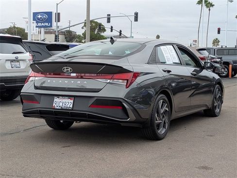 Used 2025 Hyundai Elantra Sport image 4