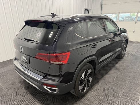 Used 2023 Volkswagen Taos SE w/ Panoramic Sunroof Package AWD/4WD image 12