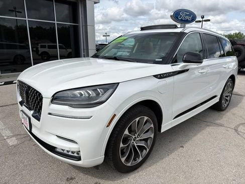 Used 2021 Lincoln Aviator Grand Touring w/ Elements Package Plus AWD/4WD image 3