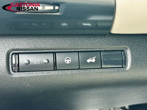 Used 2026 Nissan Pathfinder SL FWD image 13