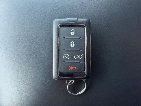 Used 2023 Jeep Grand Cherokee Summit AWD/4WD image 29