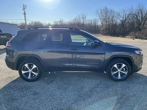 Used 2022 Jeep Cherokee Limited w/ Mopar Interior Package image 4