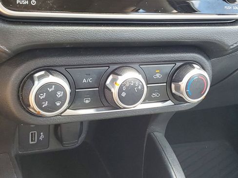 Used 2021 Nissan Versa S FWD image 27