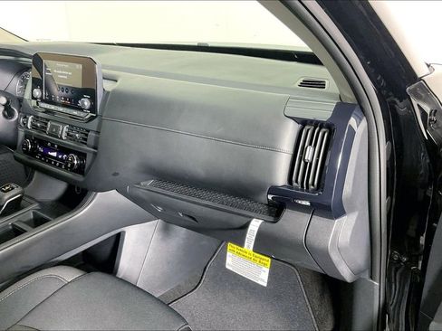 Certified 2025 Nissan Pathfinder S image 22