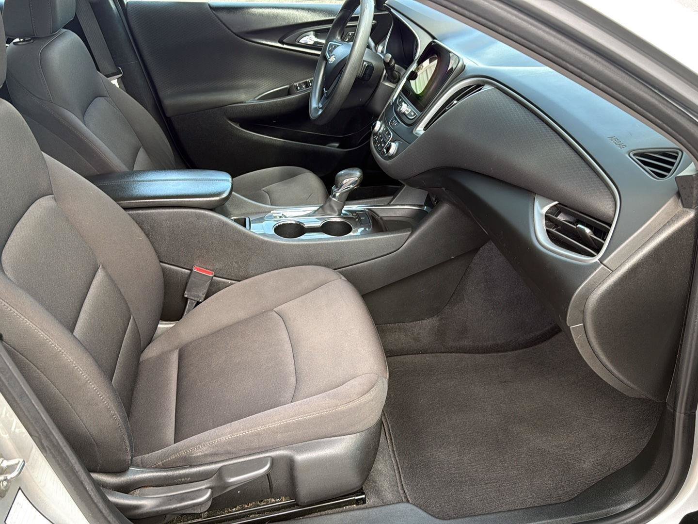 Used 2022 Chevrolet Malibu LT FWD image 16