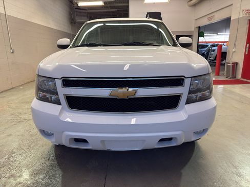 Used 2014 Chevrolet Suburban LT w/ Luxury Package image 2