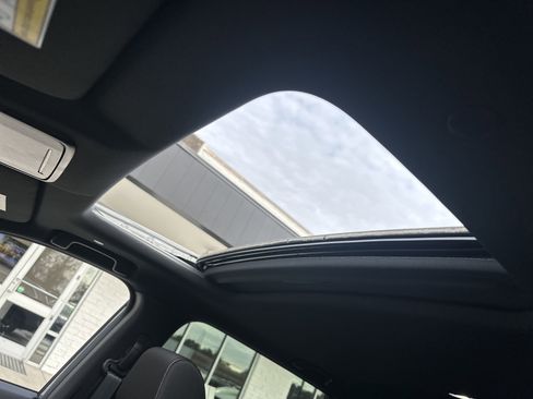 Used 2025 Honda CR-V Sport image 11