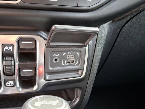 Used 2022 Jeep Wrangler Unlimited Willys image 25