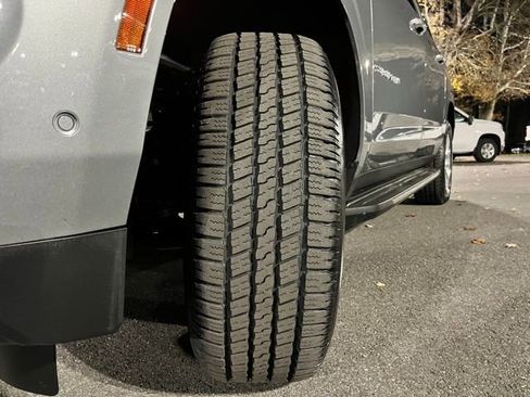 Used 2025 Chevrolet Suburban Premier AWD/4WD image 16