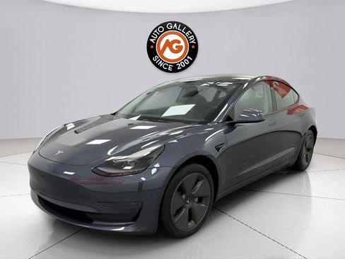 Used 2023 Tesla Model 3 Standard Range image 3