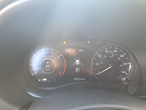 Certified 2021 Nissan Kicks SV FWD image 23