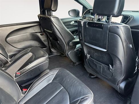 Used 2021 Chrysler Pacifica Limited w/ Uconnect Theater Family Group image 28