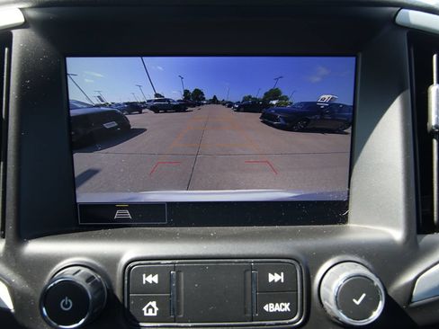 Used 2024 GMC Terrain SLT AWD/4WD image 10