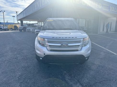 Used 2013 Ford Explorer XLT image 2