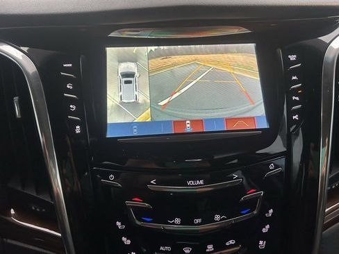 Used 2018 Cadillac Escalade Luxury image 23