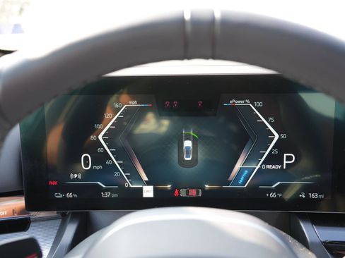 Used 2025 BMW i5 xDrive40 image 13