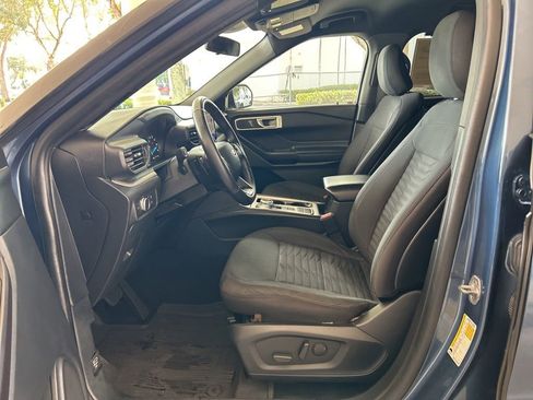 Used 2020 Ford Explorer XLT image 5