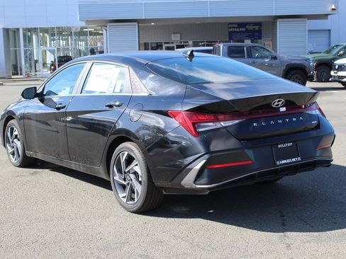 New 2025 Hyundai Elantra Limited image 9