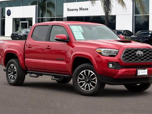 Used 2022 Toyota Tacoma TRD Sport image 2