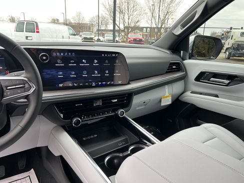 New 2026 Chevrolet Suburban Premier w/ Sun And Tow Package image 24