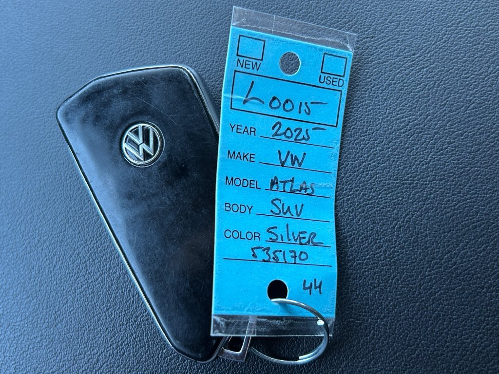 Used 2025 Volkswagen Atlas SE AWD/4WD image 41