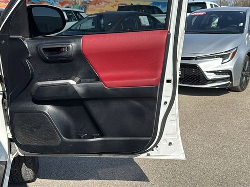 Used 2018 Toyota Tacoma SR5 image 25