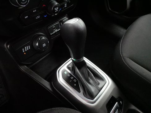 Used 2022 Jeep Renegade Latitude image 25