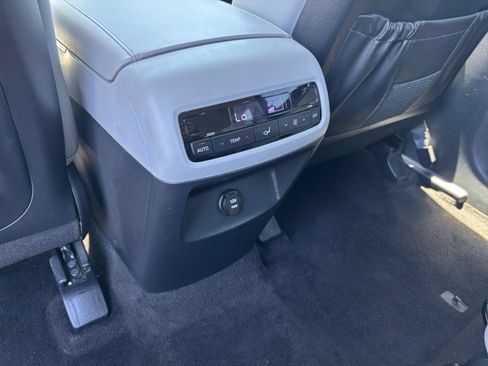 Used 2025 Hyundai Palisade SEL FWD image 25