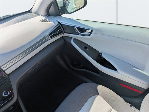 Used 2020 Hyundai Ioniq SE image 31