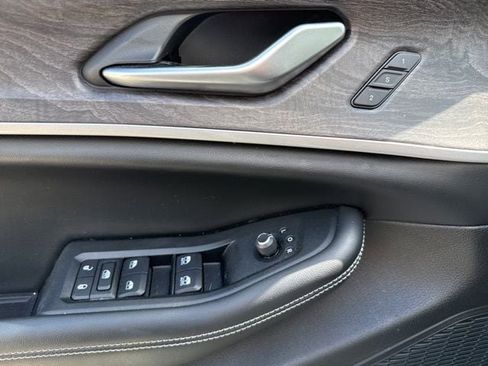 Used 2023 Jeep Grand Cherokee Limited w/ Luxury Tech Group II AWD/4WD image 20