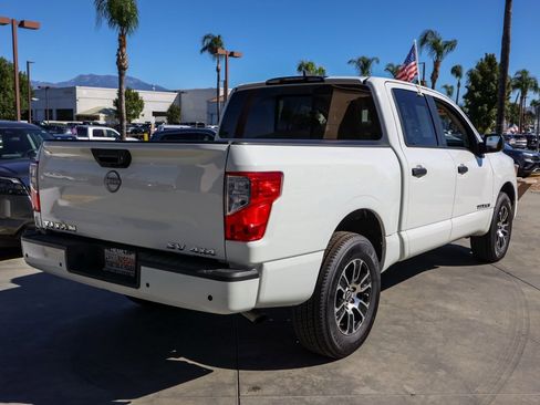 Used 2023 Nissan Titan SV image 4