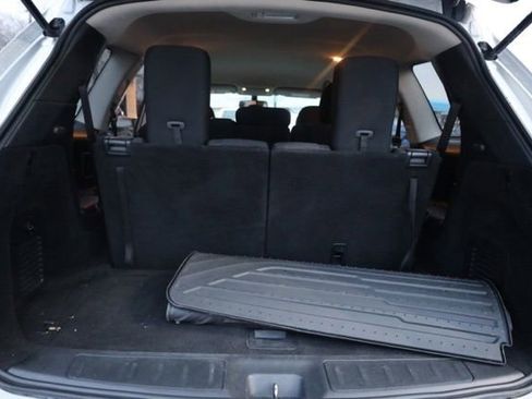 Used 2019 Nissan Pathfinder SV image 32