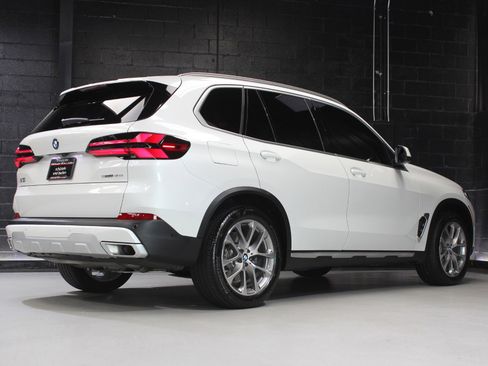 Used 2024 BMW X5 sDrive40i w/ Premium Package image 16