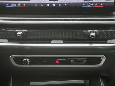 Certified 2024 BMW X7 xDrive40i w/ M Sport Package image 10