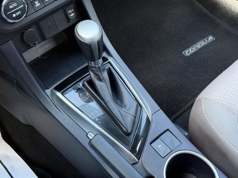 Used 2014 Toyota Corolla LE FWD image 32