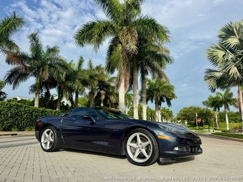 Used 2013 Chevrolet Corvette Coupe w/ 2LT Preferred Equipment Group RWD image 3