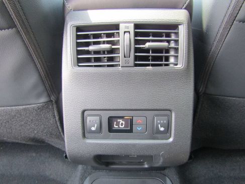 Used 2025 Mitsubishi Outlander 4WD Plug-In Hybrid image 33