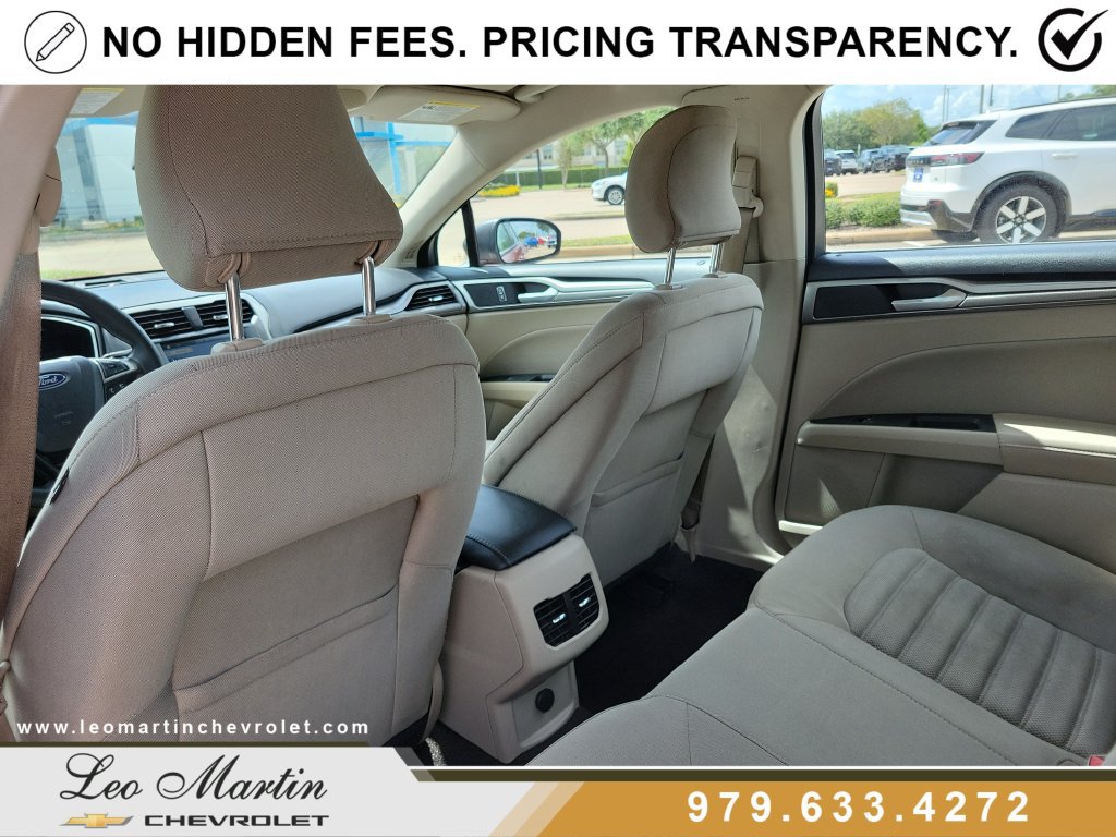 Used 2019 Ford Fusion SE FWD image 10