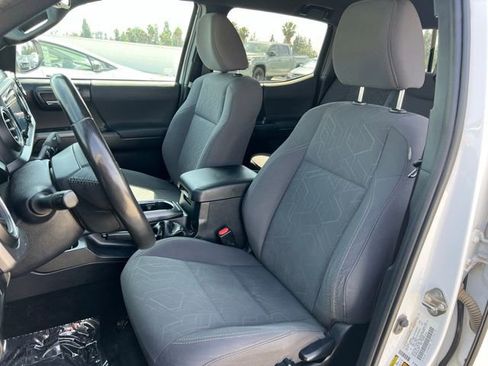 Used 2019 Toyota Tacoma TRD Sport w/ Technology Package AWD/4WD image 15