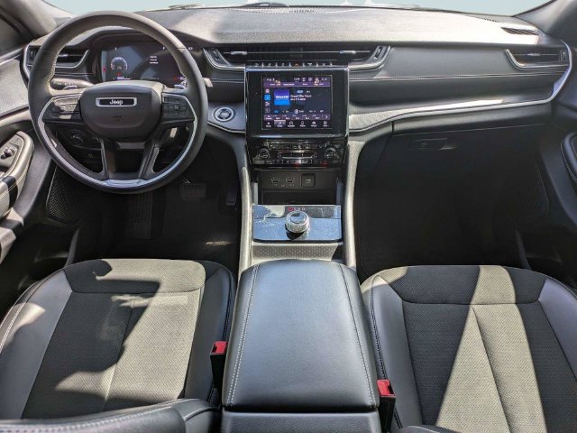 Used 2023 Jeep Grand Cherokee Altitude RWD image 17