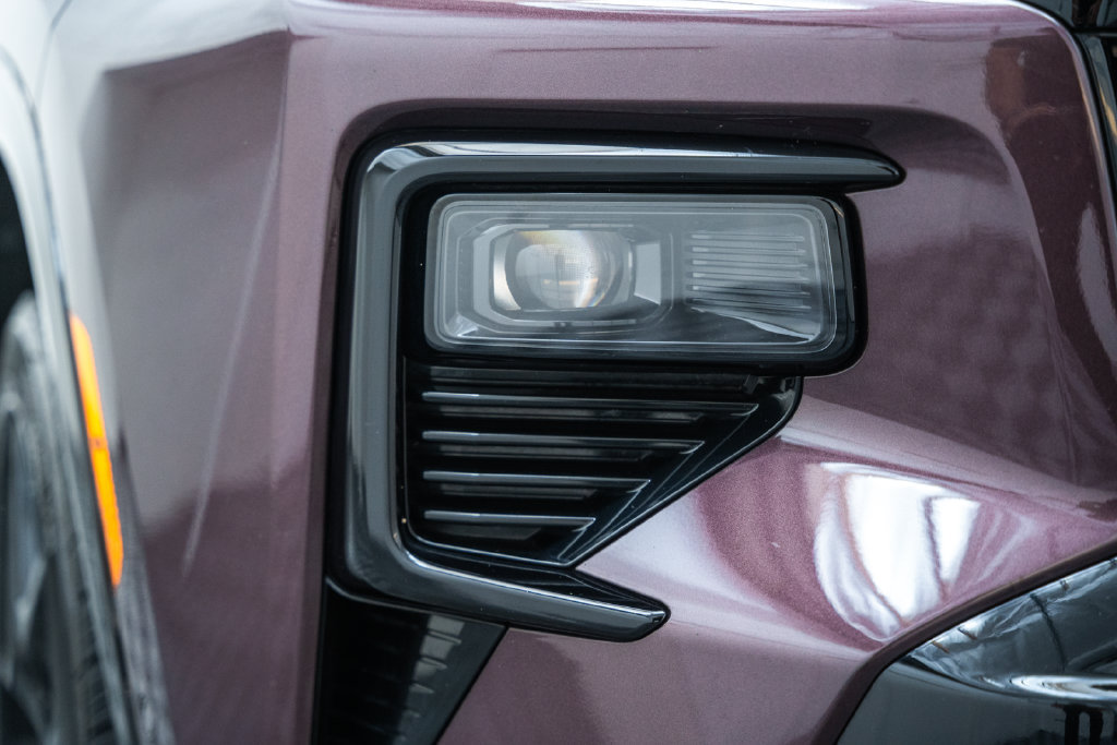 Used 2024 Chevrolet Traverse RS FWD image 17
