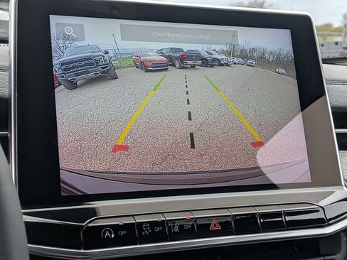 Used 2023 Jeep Compass Latitude image 24